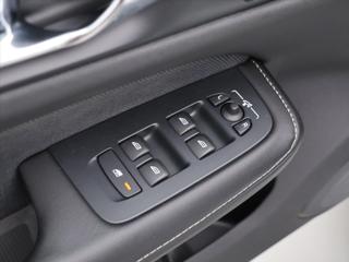 Volvo V60 2,0 T5 184kW Drive-E R-Design kombi - Foto 20