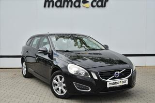 Volvo V60 D3 120kW SERVISNÍ KNIHA TAŽNÉ kombi