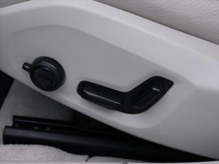 Volvo V90 2,0 D4 140kW Drive-E Momentum Aut. kombi - Foto 16