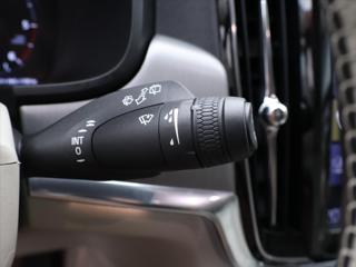 Volvo V90 2,0 D4 140kW Drive-E Momentum Aut. kombi - Foto 33