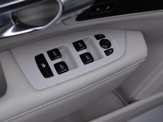 Volvo V90 2,0 D4 140kW Drive-E Momentum Aut. kombi - Foto 15