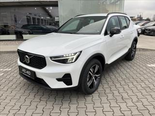 Volvo XC40 2,0 FWD Plus Dark B3 SUV