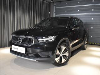 Volvo XC40 2,0 B4 FWD Momentum kamera SUV