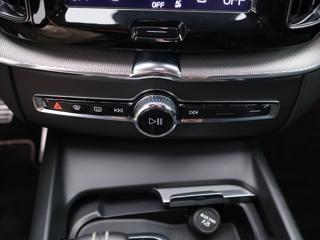 Volvo XC60 2.0 B4 145kW R-Design CZ Aut. SUV - Foto 13