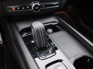 Volvo XC60 2.0 B4 145kW R-Design CZ Aut. SUV - Foto 34