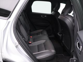 Volvo XC60 2.0 B4 145kW R-Design CZ Aut. SUV - Foto 8