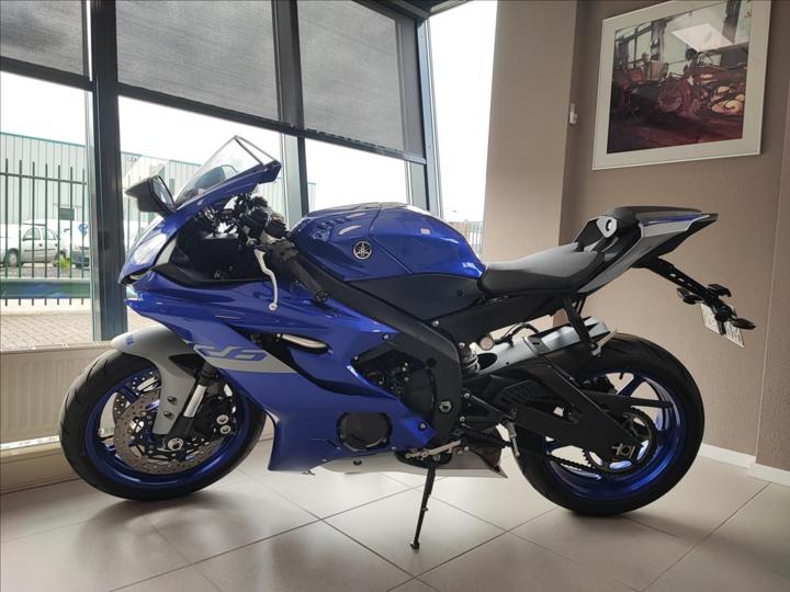 Yamaha YZF R6 2020 silniční sportovní benzin